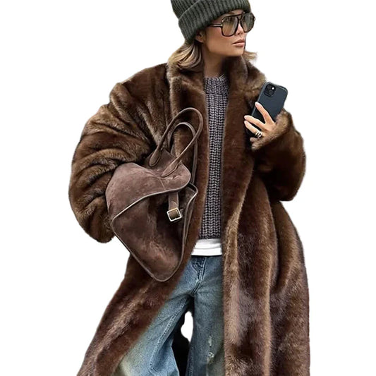 Elegant Lang Fuskepelsjakke for Kvinner – Flerfarget Kåpe med Krage | Luksuriøs og Myk Overgangsjakke til Vinteren